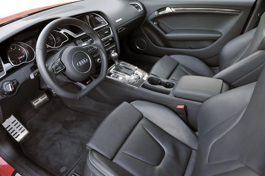 Интерьер Audi RS5 Coupe 2012 года  (NA) (фото 47 из 104)